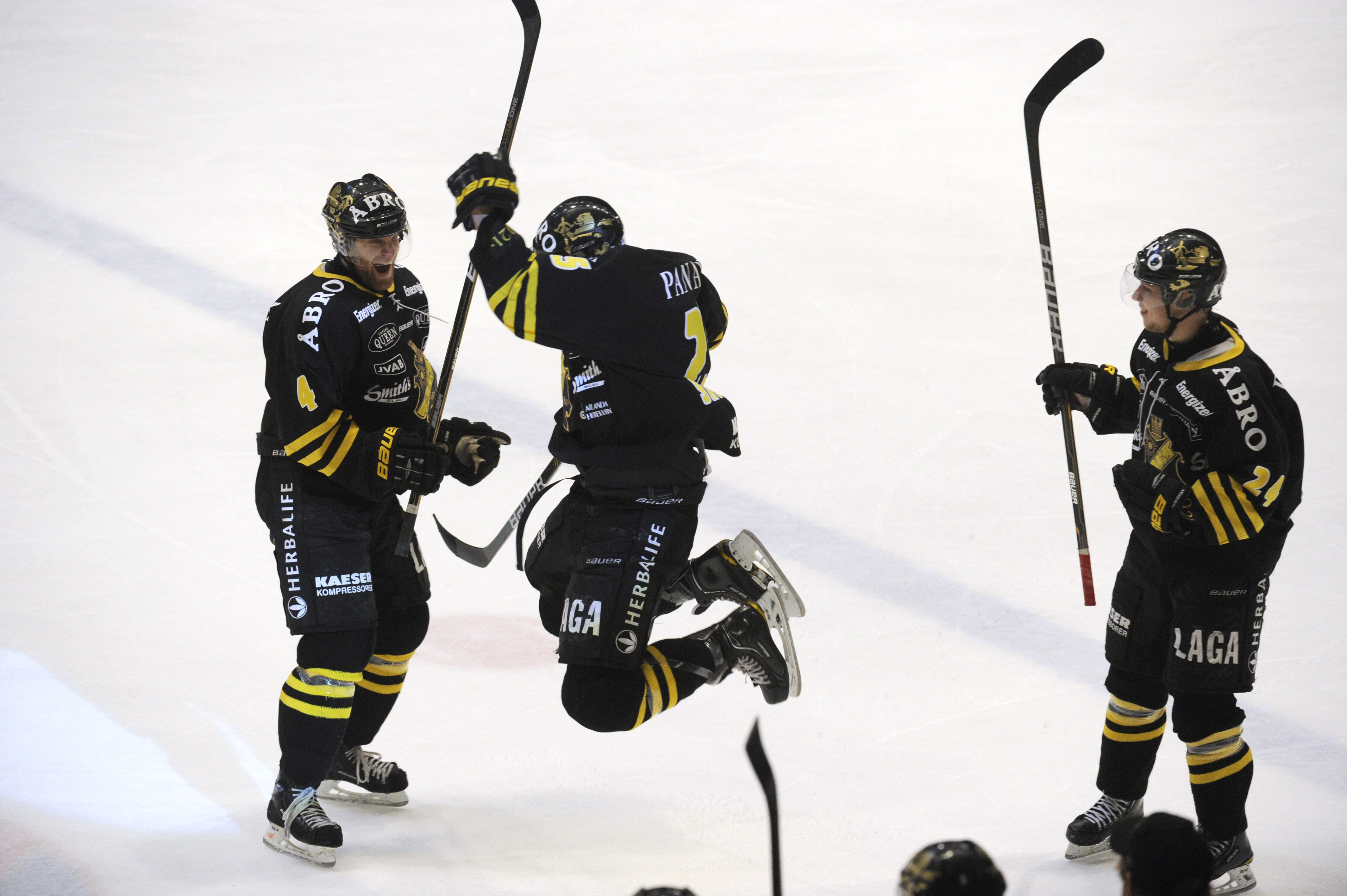 AIK förnedrade regerande mästarna HV 71 med 4-0 i matcher.