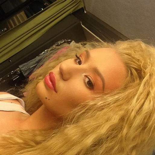 Iggy Azalea har krusigt hår. Iggy Azalea har krusigt hår.