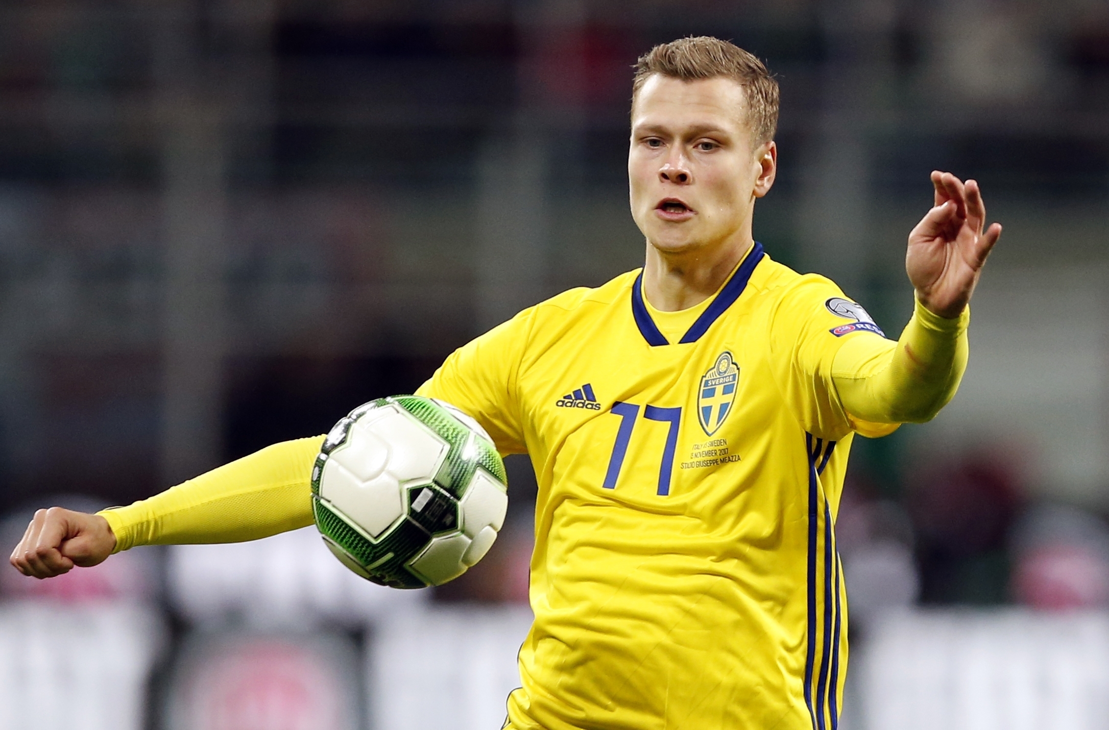 Viktor Claesson med full kontroll. Viktor Claesson med full kontroll.
