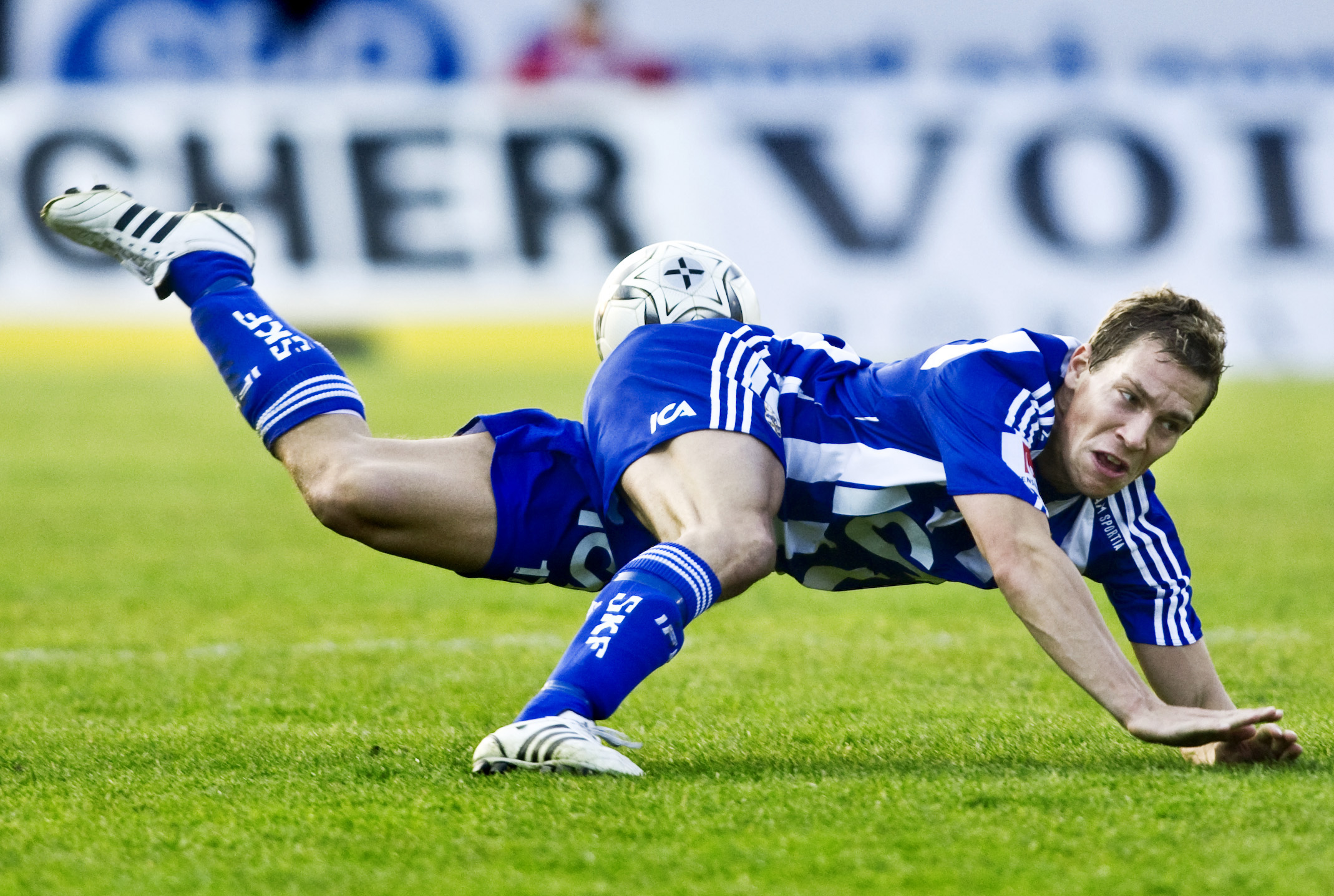 31-årige Alexandersson kom till IFK Göteborg 2008 efter flera lyckosamma år i Elfsborg där han bland annat vann ett SM-guld. 
