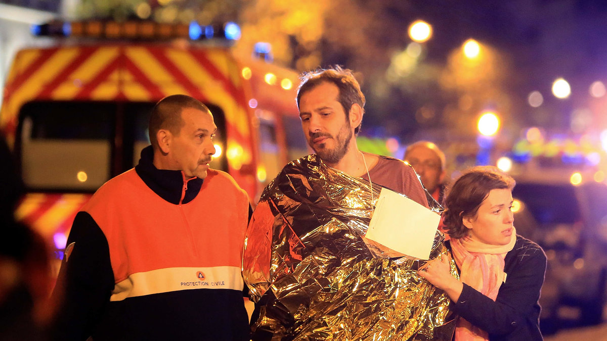 Tre personer misstänkta för inblandning i attackerna i Paris har gripits i Turkiet. 