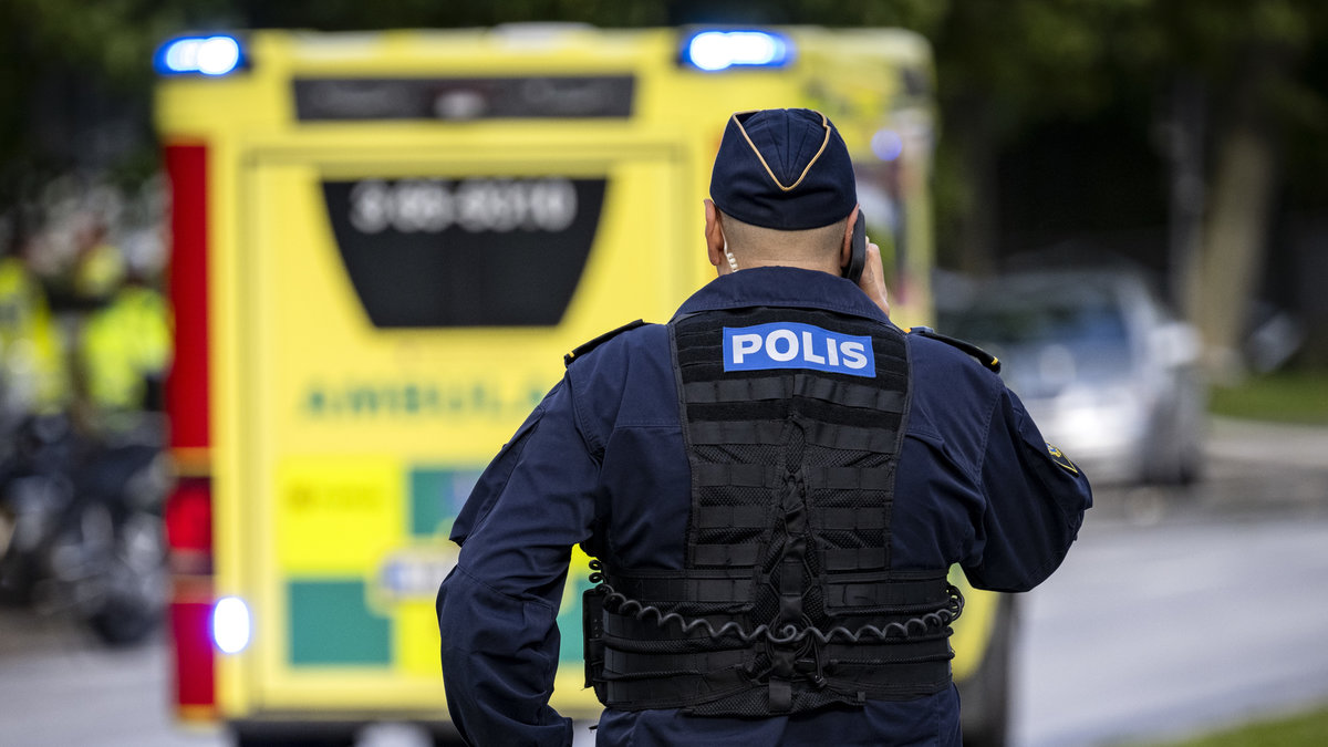 Fem bilar har kolliderat på Huddingevägen i Stockholm.