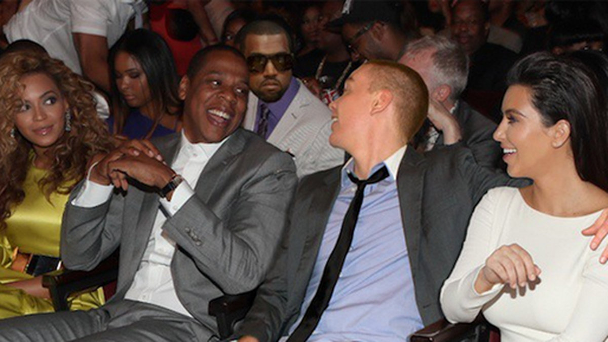 Det ser ut som att Kim Kardashian har dumpat Kanye West för Peeje T.