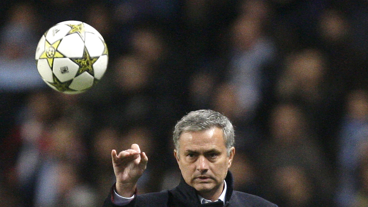 José Mourinho passar vidare bollen. Real Madrid är vidare till slutspelet.