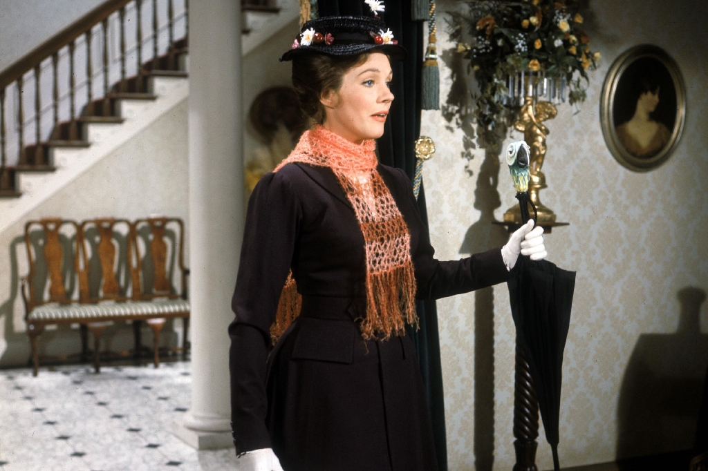 Rollen som Mary Poppins spelades av Julie Andrews, som vann en Oscar för sin insats.