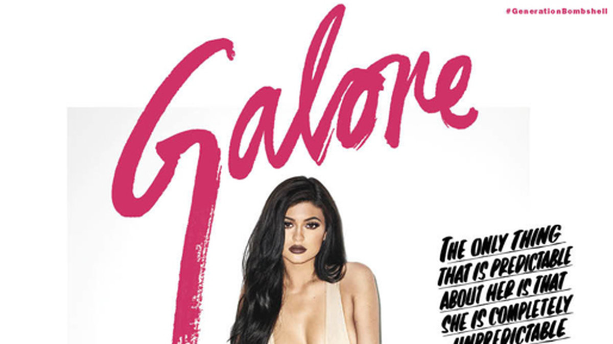 Här pryder hon omslaget till Galore Magazine. 