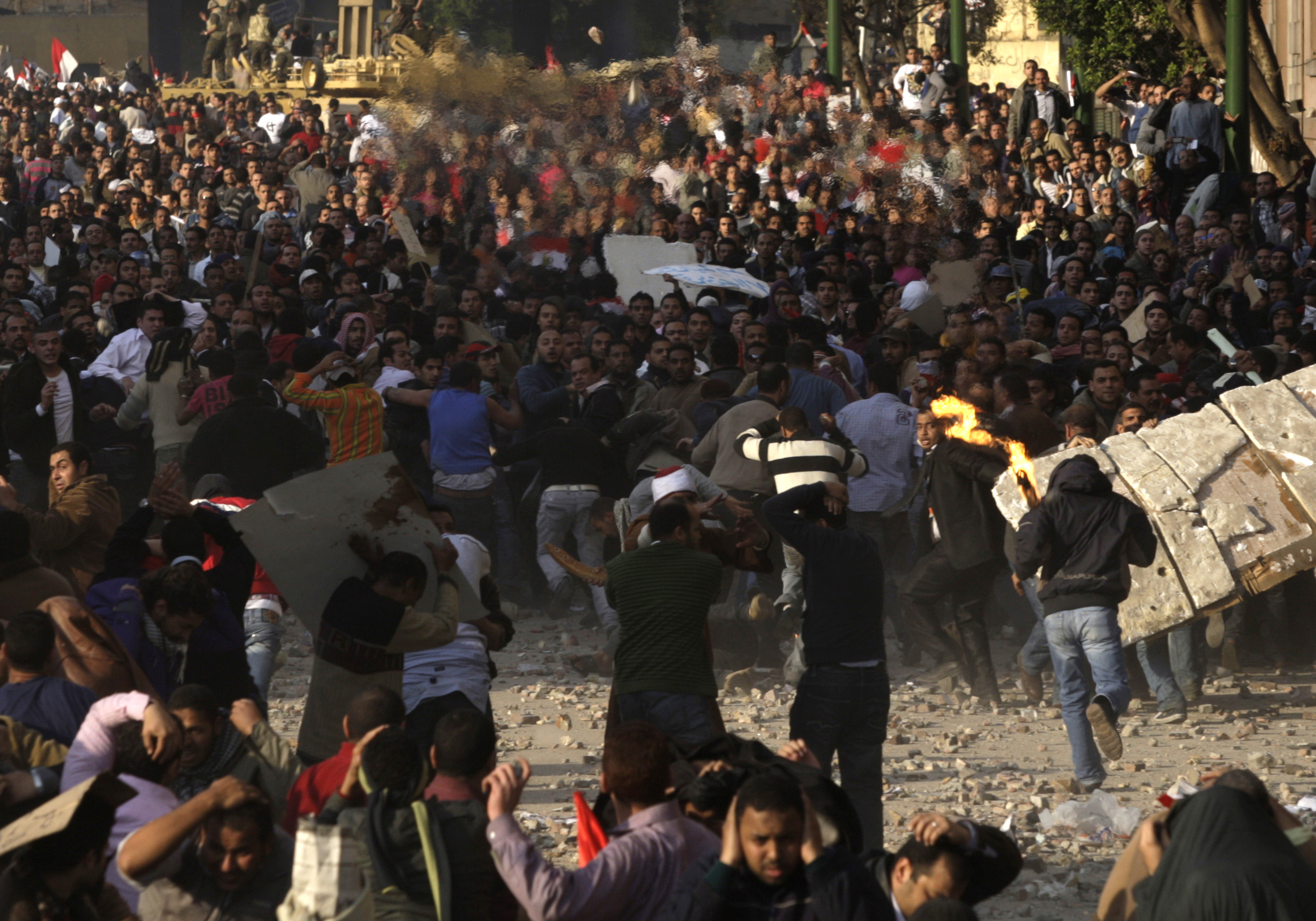 Protesterna i Egypten har under dagen varit våldsamma och kaotiska. (VARNING! Otäcka bilder i bildspelet)