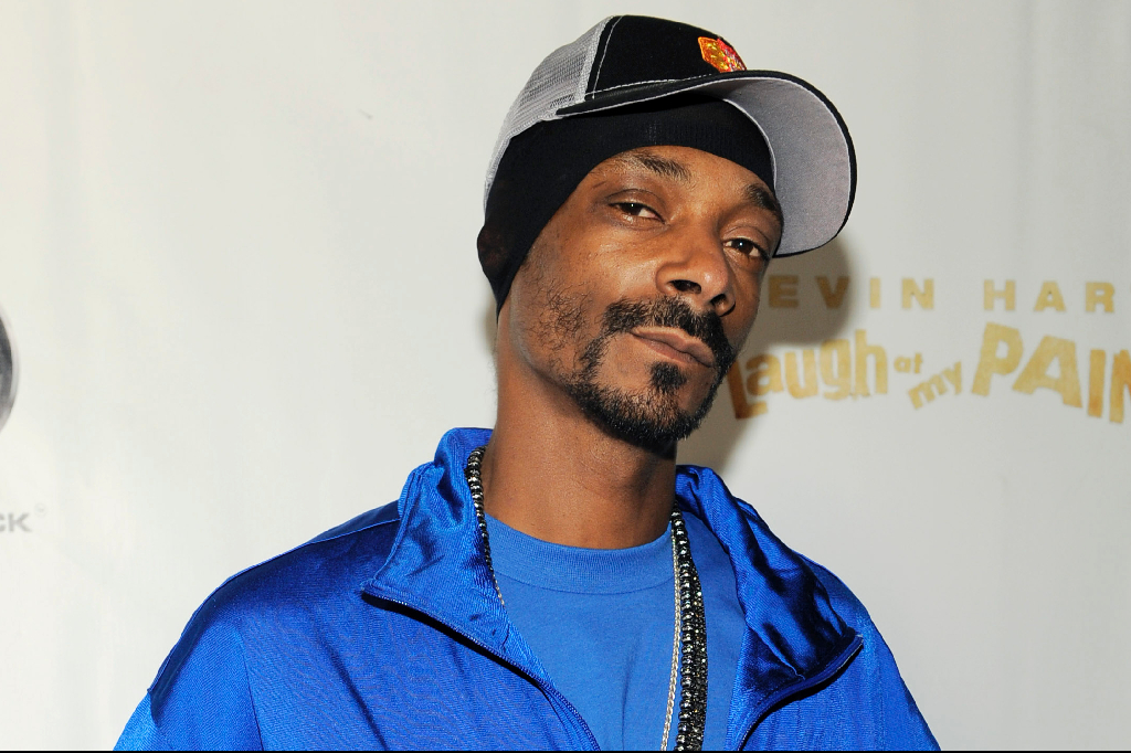 Snoop Dogg ogillar starkt att Kim Kardashian playar runt med killar och kallar henne kallhjärtad och falsk. "Du kan inte göra en slampa till en hemmafru, det är som att försöka återuppfinna hjulet" lär han ha sagt om stjärnan.