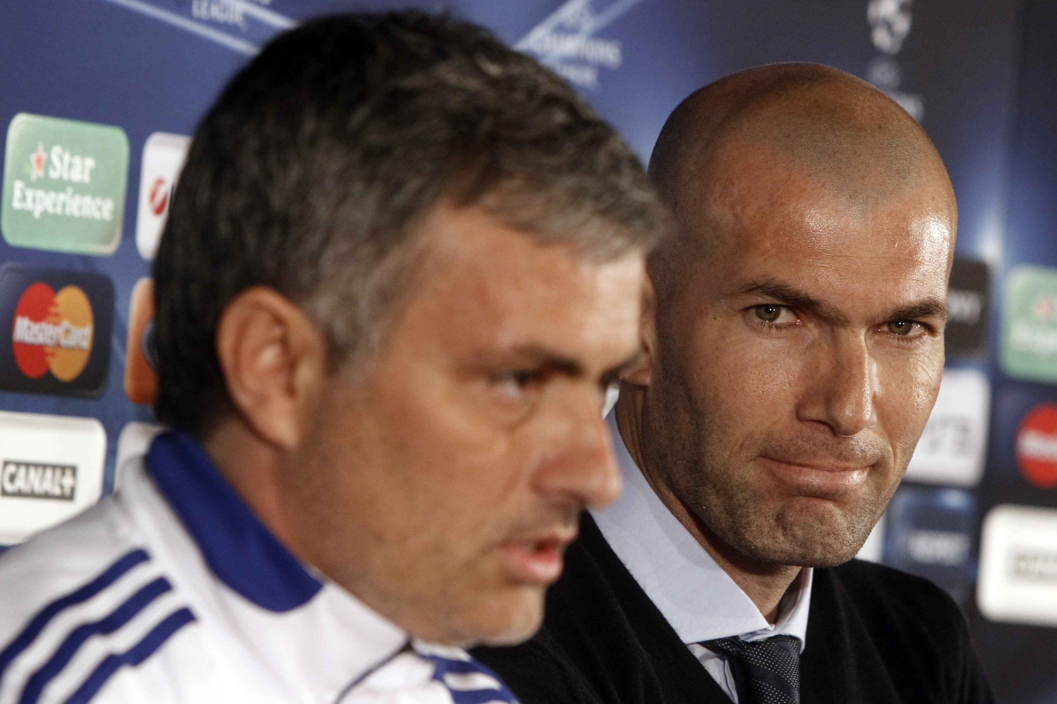 Zidane med Real Madrids tränare José Mourinho.