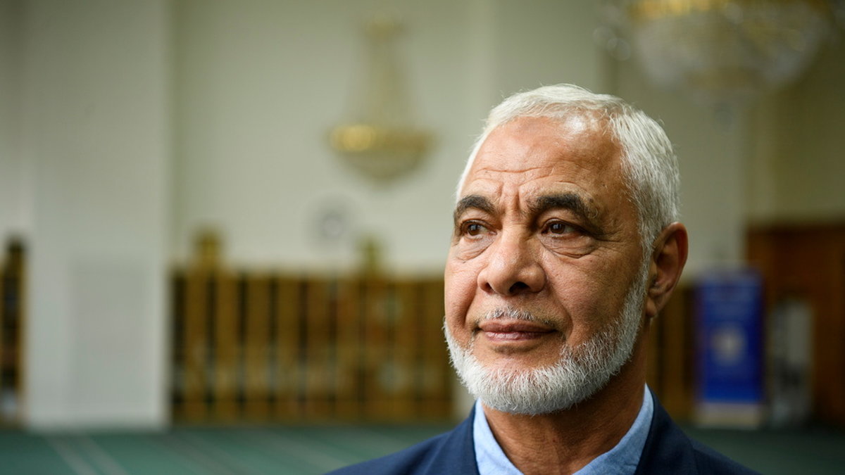 Imamen Mahmoud Khalfi efterlyser dialog och konkreta handlingar för att lugna situationen.