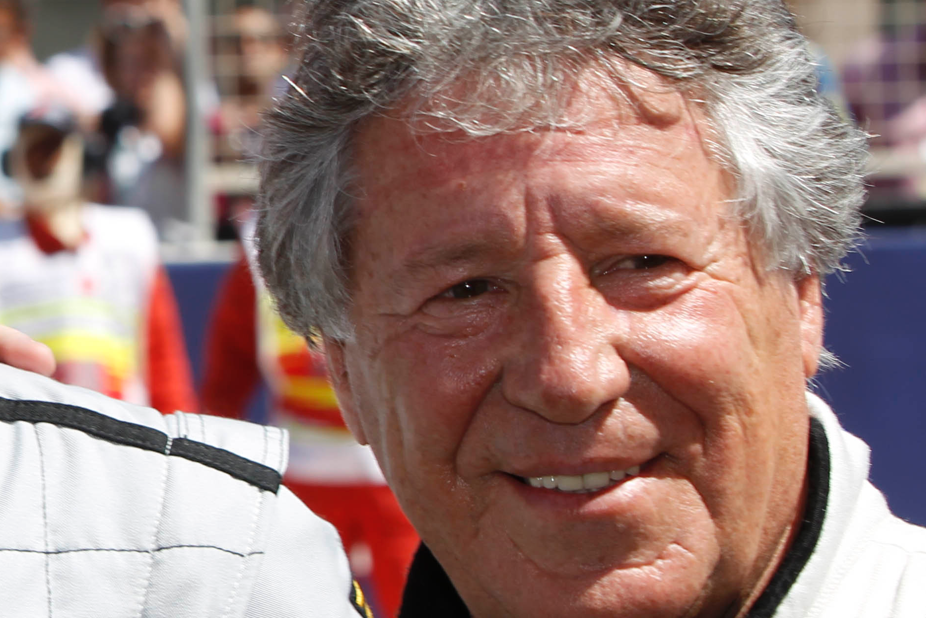 F1-legendaren Mario Andretti är sugen på en comeback.