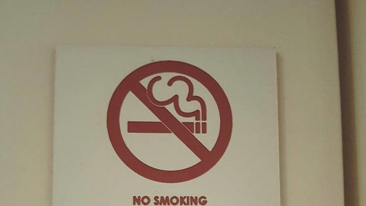 Det var förbjudet att röka och att onanera på toaletten. 