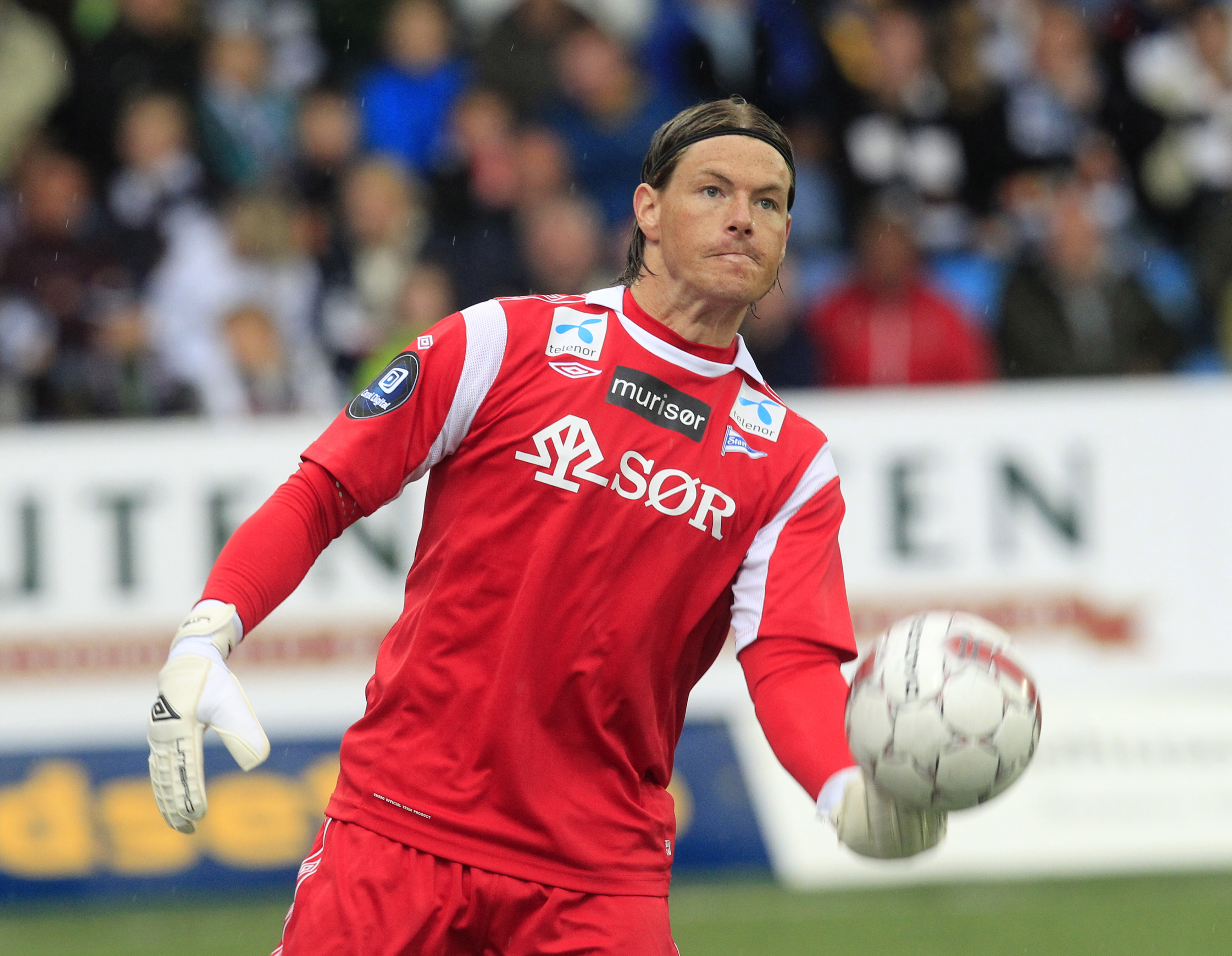 Dessutom tycker han inte om att Djurgården har köpt Kenneth Höie. "Klubben har agerat i panik", säger han.