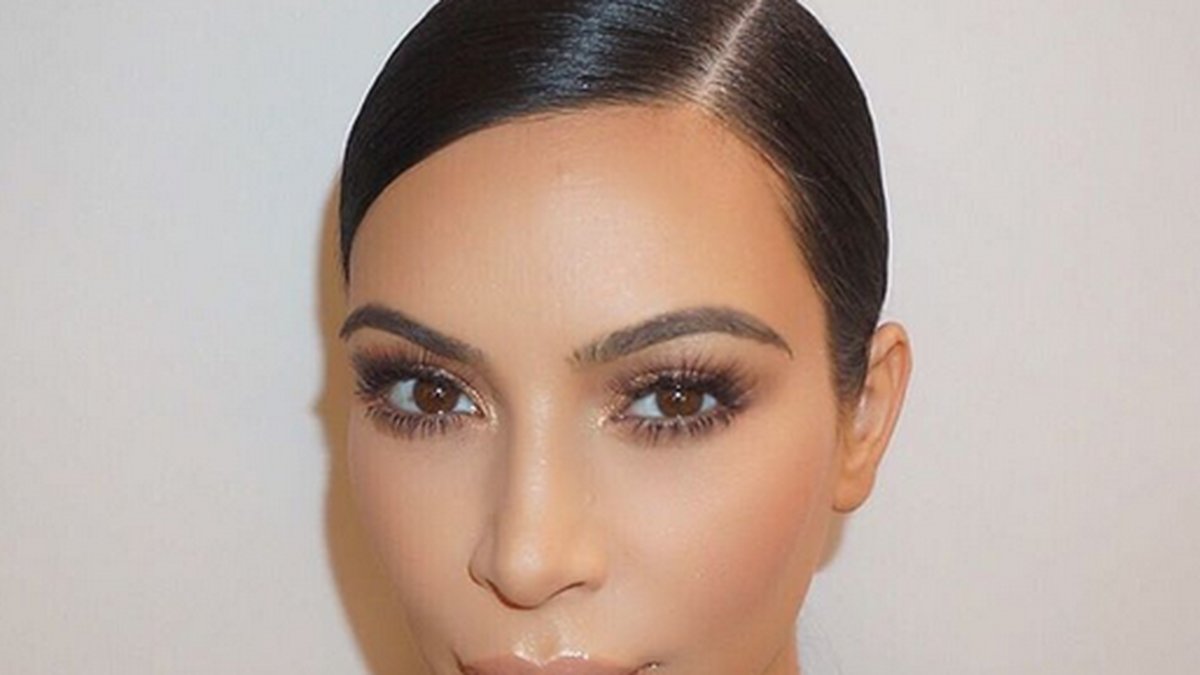 Kim Kardashian bjuder på en klassisk selfie. 