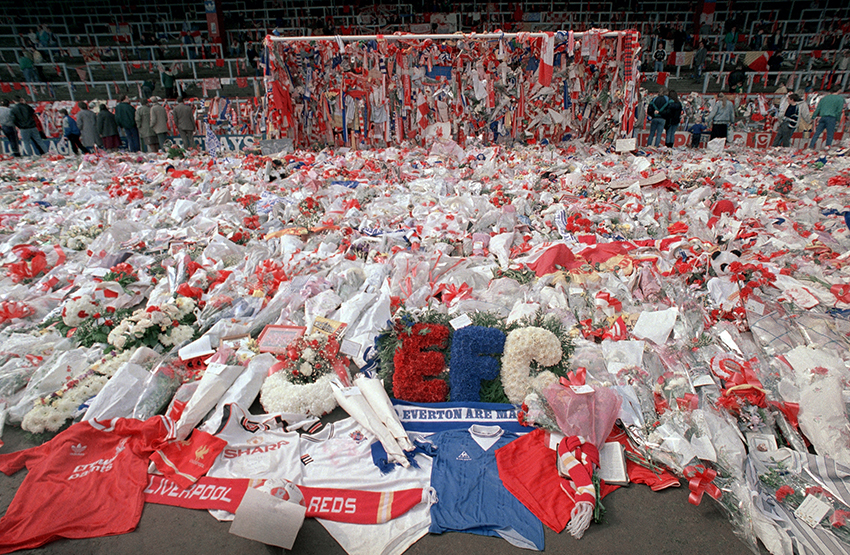 Blommor på Hillsborough den 17 april 1989. Blommor på Hillsborough den 17 april 1989.