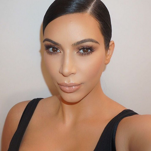 Kim Kardashian bjuder på en klassisk selfie. Kim Kardashian bjuder på en klassisk selfie.