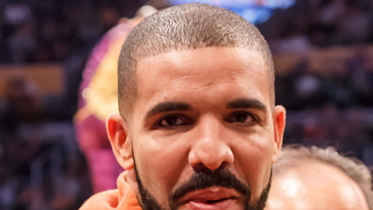 Drake arrangerade sedan en intim middag för Jennifer Lopez. 