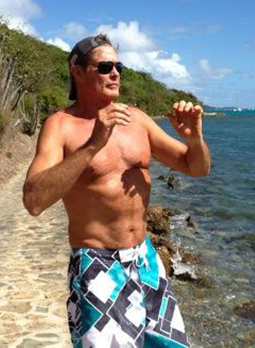 David Hasselhoff i badbrallor. David Hasselhoff i badbrallor.