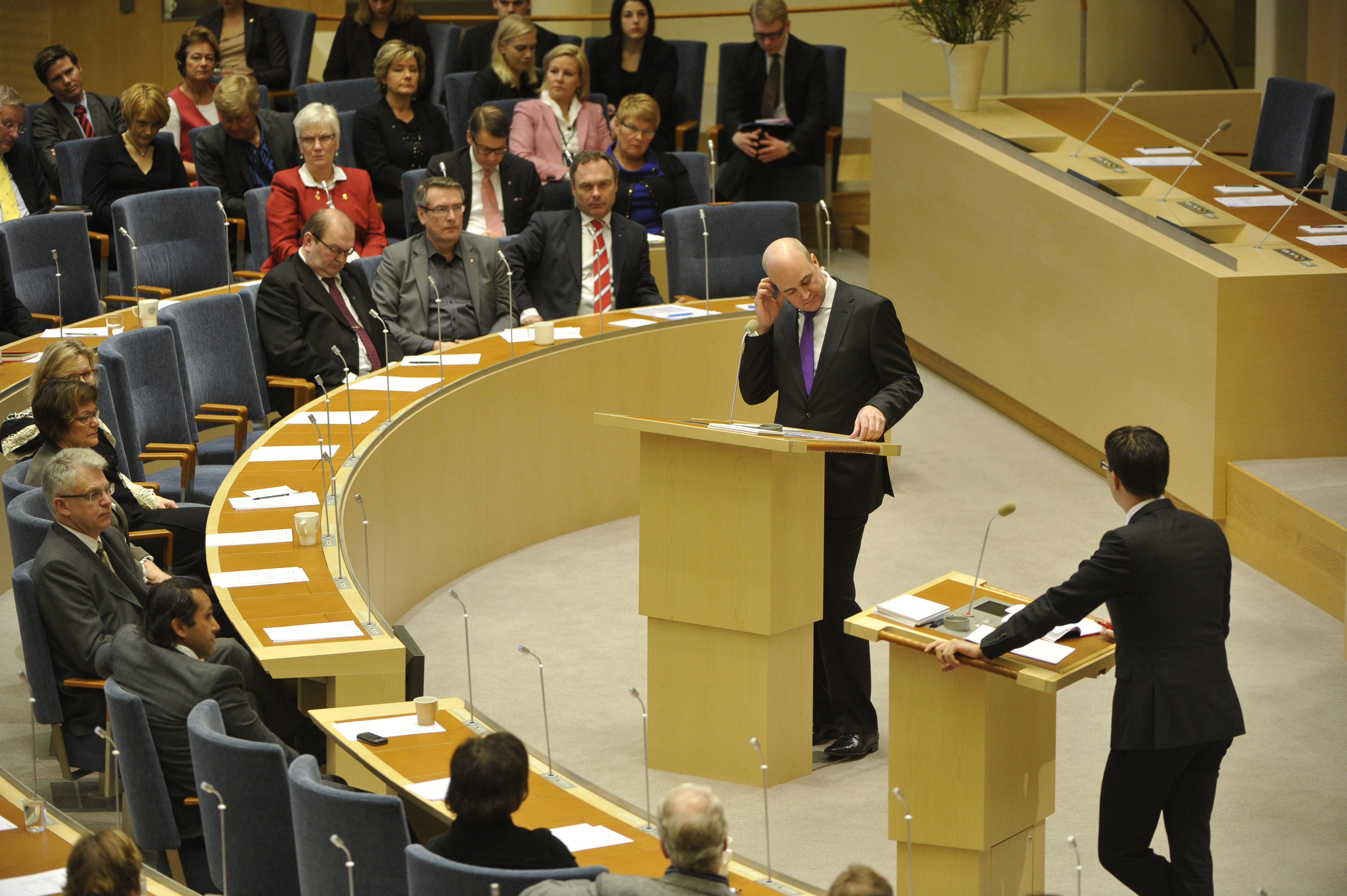 I en riksdagsdebatt 2010 hade Reinfeldt problem med Åkessons sätt att definiera en grupp som "svenskar".