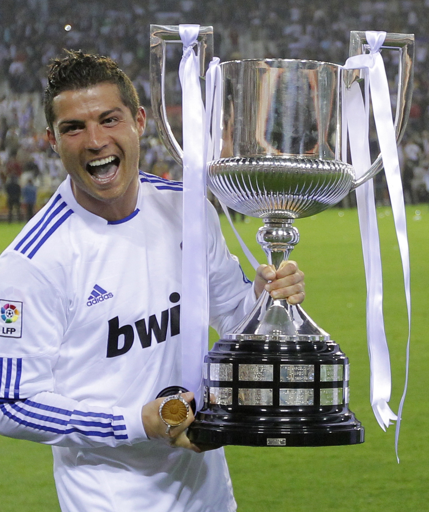 Cristiano Ronaldo vann år 2008, då framför allt för sin fantastiska vår i Manchester United. Nu hoppas han på seger tack vare ett målspäckat 2011.