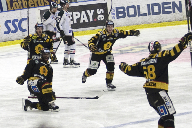 Yared Hagos sudden death-mål mot svenska mästarna Färjestad kvitterade matchserien för Skellefteå. På fredag har Skellefteå chansen att ta ledningen när lagen möts på nytt i Kraft Arena i Skellefteå. Yared Hagos sudden death-mål mot svenska mästarna Färjestad kvitterade matchserien för Skellefteå. På fredag har Skellefteå chansen att ta ledningen när lagen möts på nytt i Kraft Arena i Skellefteå.