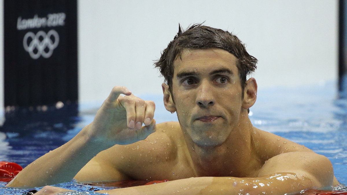 Michael Phelps slog därmed OS-rekordet i antalet medaljer men efter silvermedaljen på favoritdistansen 200 meter fjäril var han inte alltför nöjd.