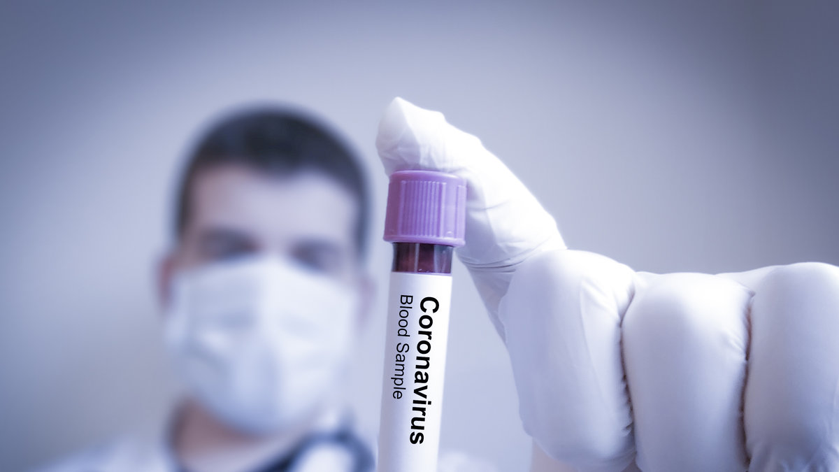 Nya tesen om varför sprids coronaviruset så lätt.