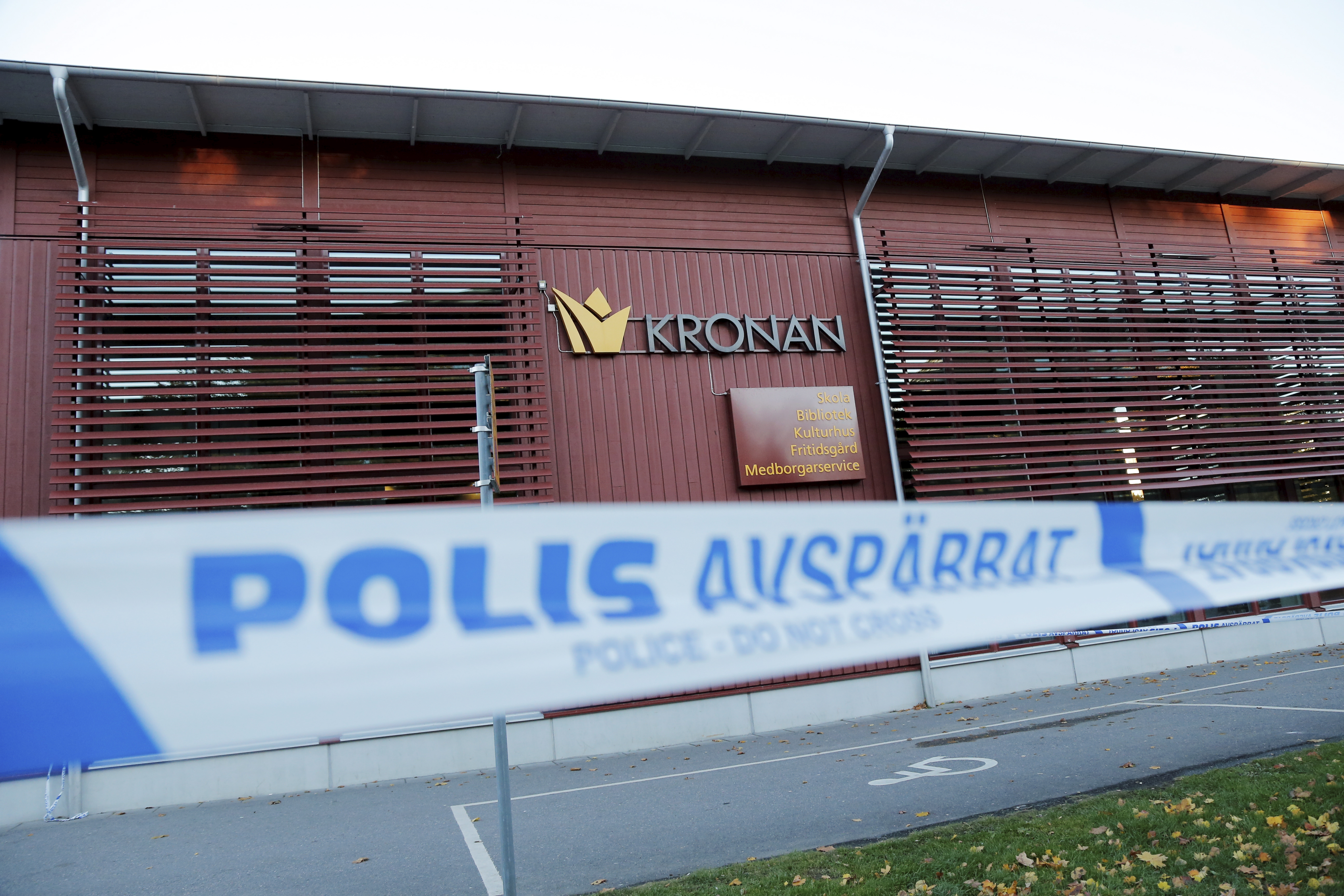 På grund av deras agerande under skolmassakern på Kronan i Trollhättan. 