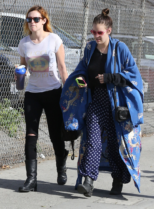 Ett skepp kommer lastat med Tallulah Willis groteskt fula klädstil. Ett skepp kommer lastat med Tallulah Willis groteskt fula klädstil.