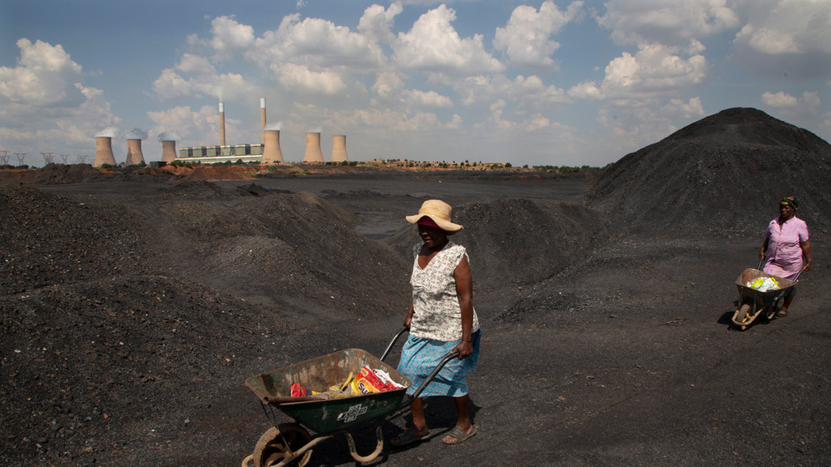 De styrande i energikrisens Sydafrika vill inte vända det smutsiga kolet ryggen. Arkivbild tagen öster om Johannesburg.
