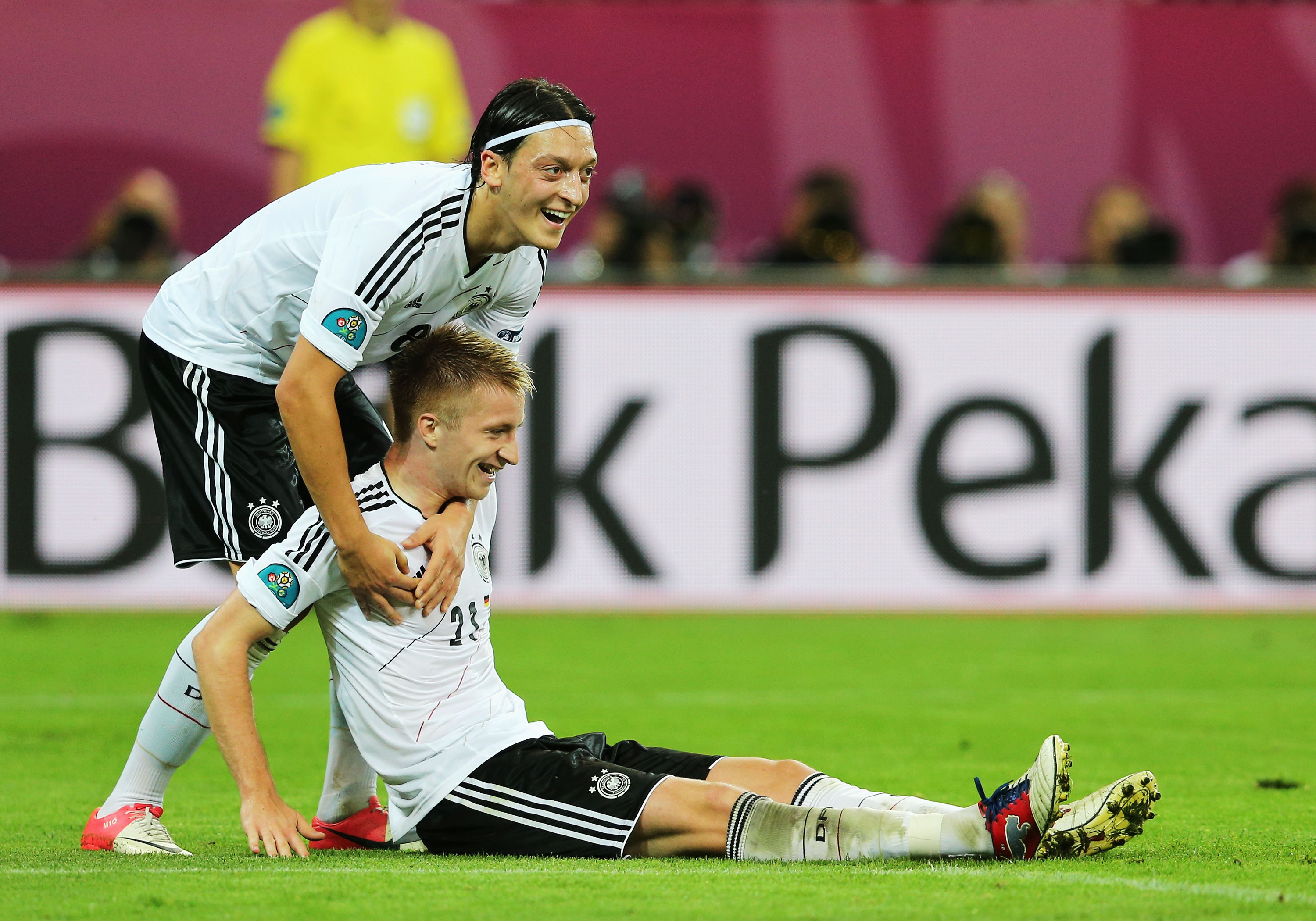 Och Reus. Tre mål på bara 13 minuter för Tyskland. Och Reus. Tre mål på bara 13 minuter för Tyskland.