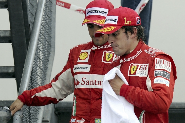 Fernando Alonso (t.h.) och Felipe Massa (t.v.)