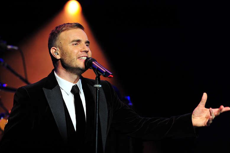 22. Gary Barlow, en gång upptapetserad i flickrum världen över som medlem i Take That, håller fortfarande måttet för att hamna på listor över världens sexigaste. 22. Gary Barlow, en gång upptapetserad i flickrum världen över som medlem i Take That, håller fortfarande måttet för att hamna på listor över världens sexigaste.