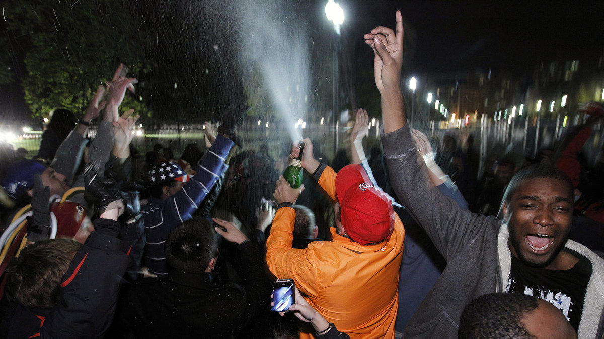 Chicagobor firade segern med bubbel och dans. Klicka vidare i bildspelet för att ta del av festen.