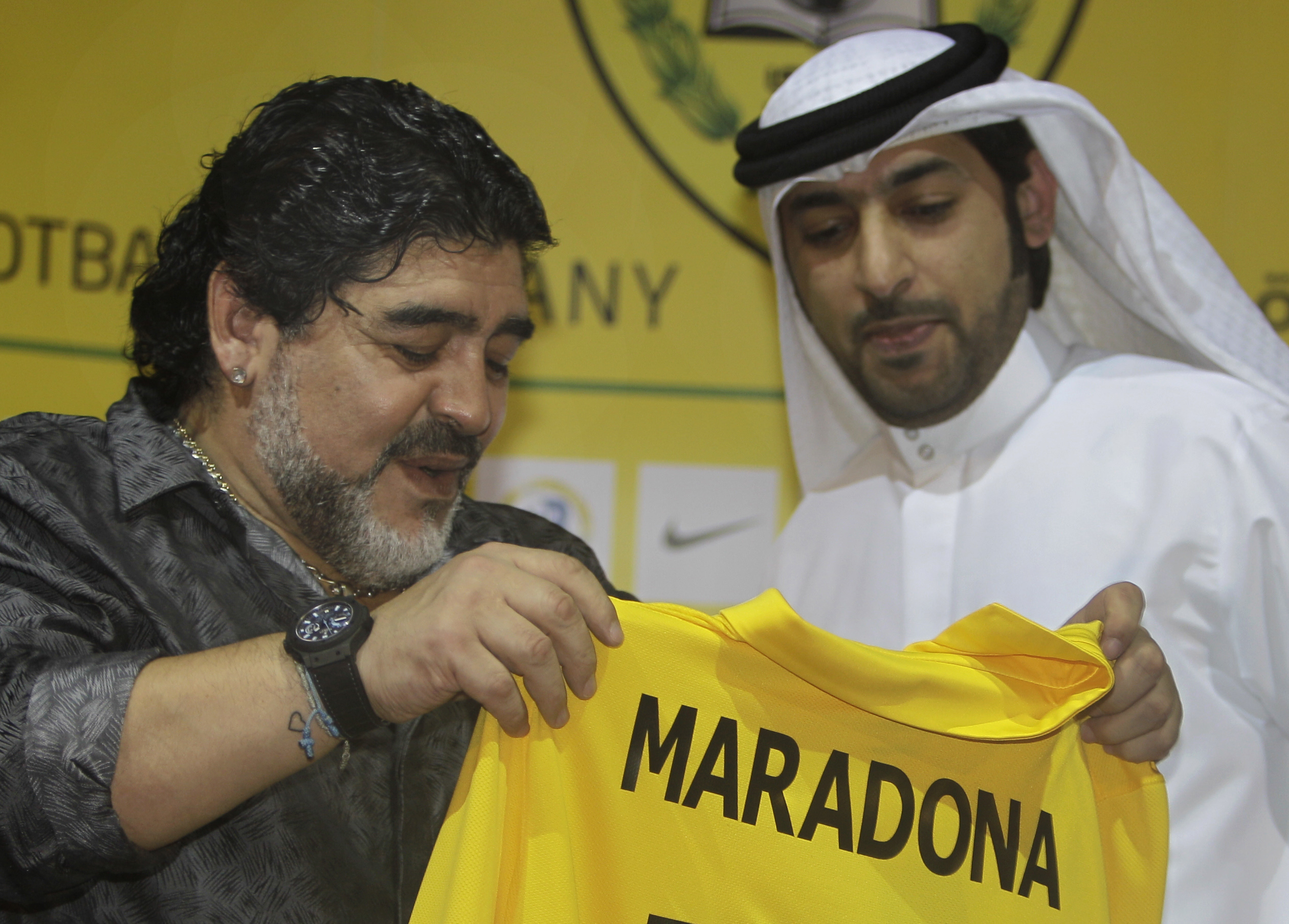 Maradona får sparken från Al Wasl i Förenade Arabemiraten. 