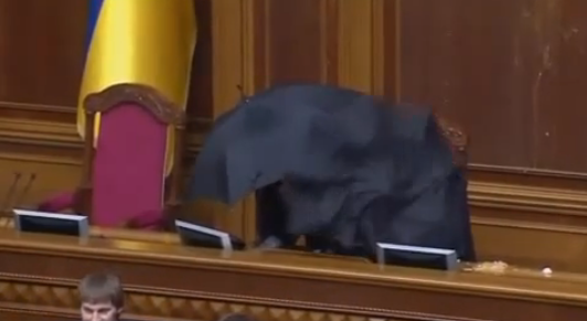Kaos, Ukraina, Janukovitj, Parlament