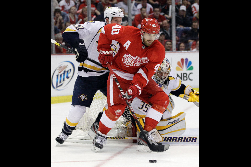 Henrik Zetterberg och hans Detroit Red Wings åkte på stryk mot Nashville Predators. Henrik Zetterberg och hans Detroit Red Wings åkte på stryk mot Nashville Predators.