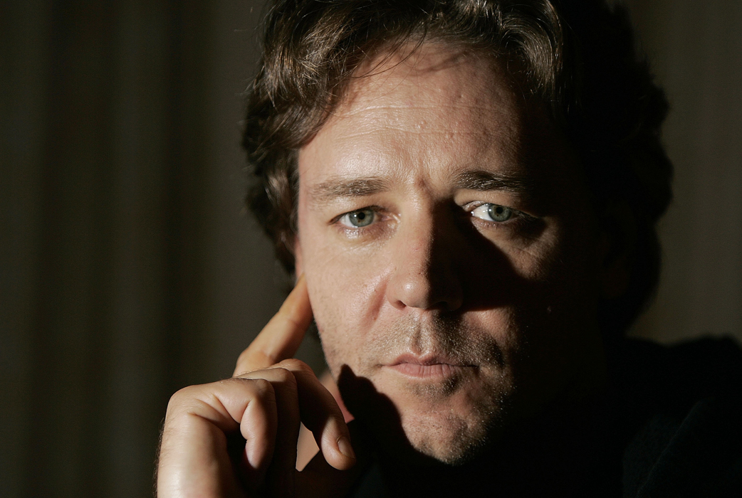 Skådespelaren Russel Crowe fick många att höja på ögonbrynen när han under inspelningen av "Robin Hood" år 2009 krävde att få åka helikopter till och från inspelningsplatsen. Varje dag. Skådespelaren Russel Crowe fick många att höja på ögonbrynen när han under inspelningen av "Robin Hood" år 2009 krävde att få åka helikopter till och från inspelningsplatsen. Varje dag.
