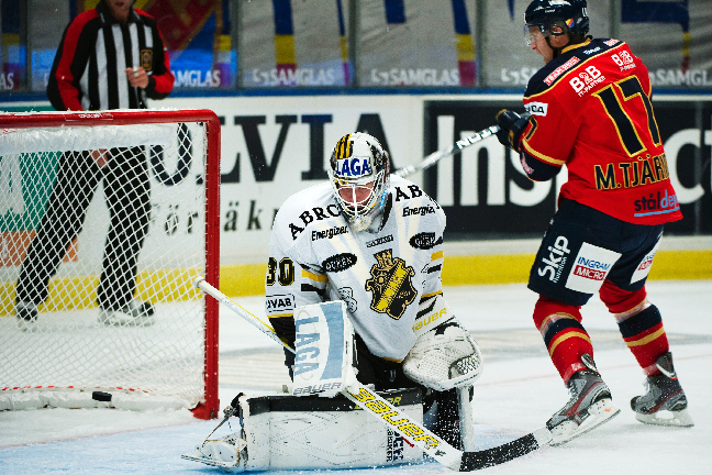 Djurgården trummade vidare och gjorde 2-1 bara minuten senare. Djurgården trummade vidare och gjorde 2-1 bara minuten senare.