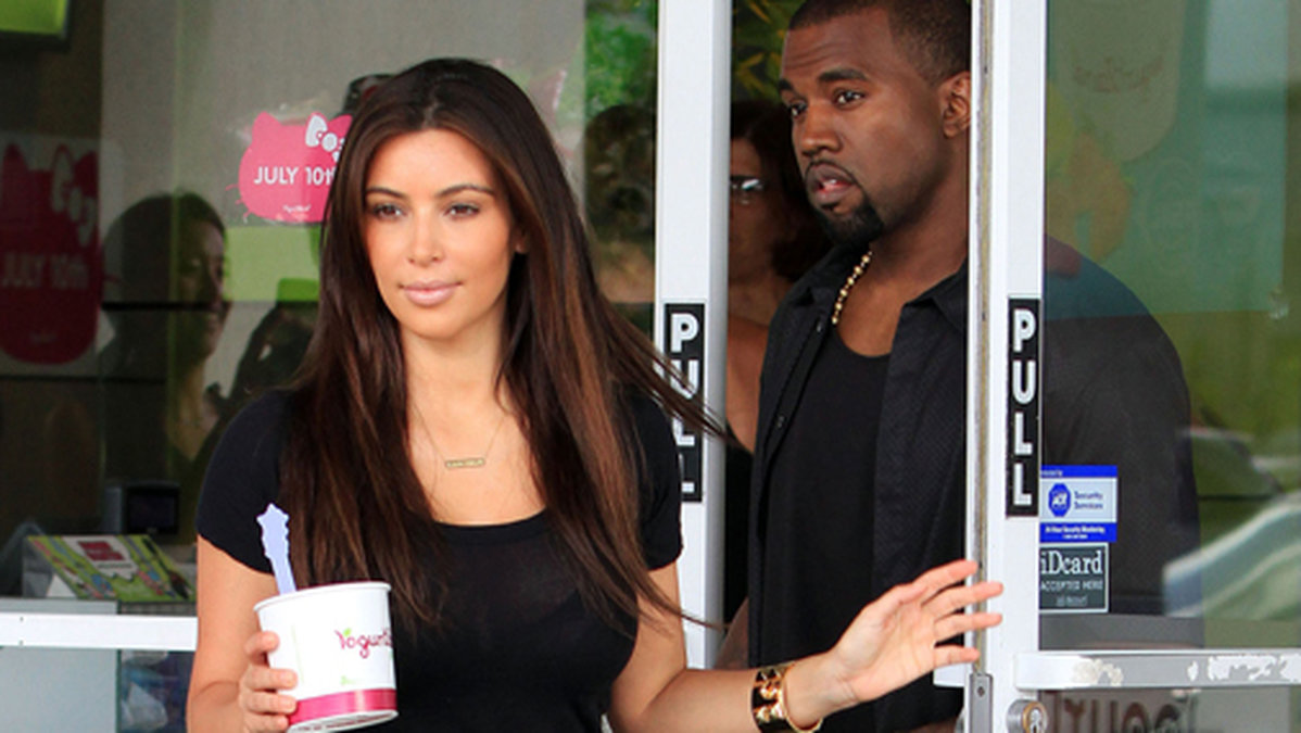 Kim Kardashian tillsammans med sin pojkvän Kanye West. 