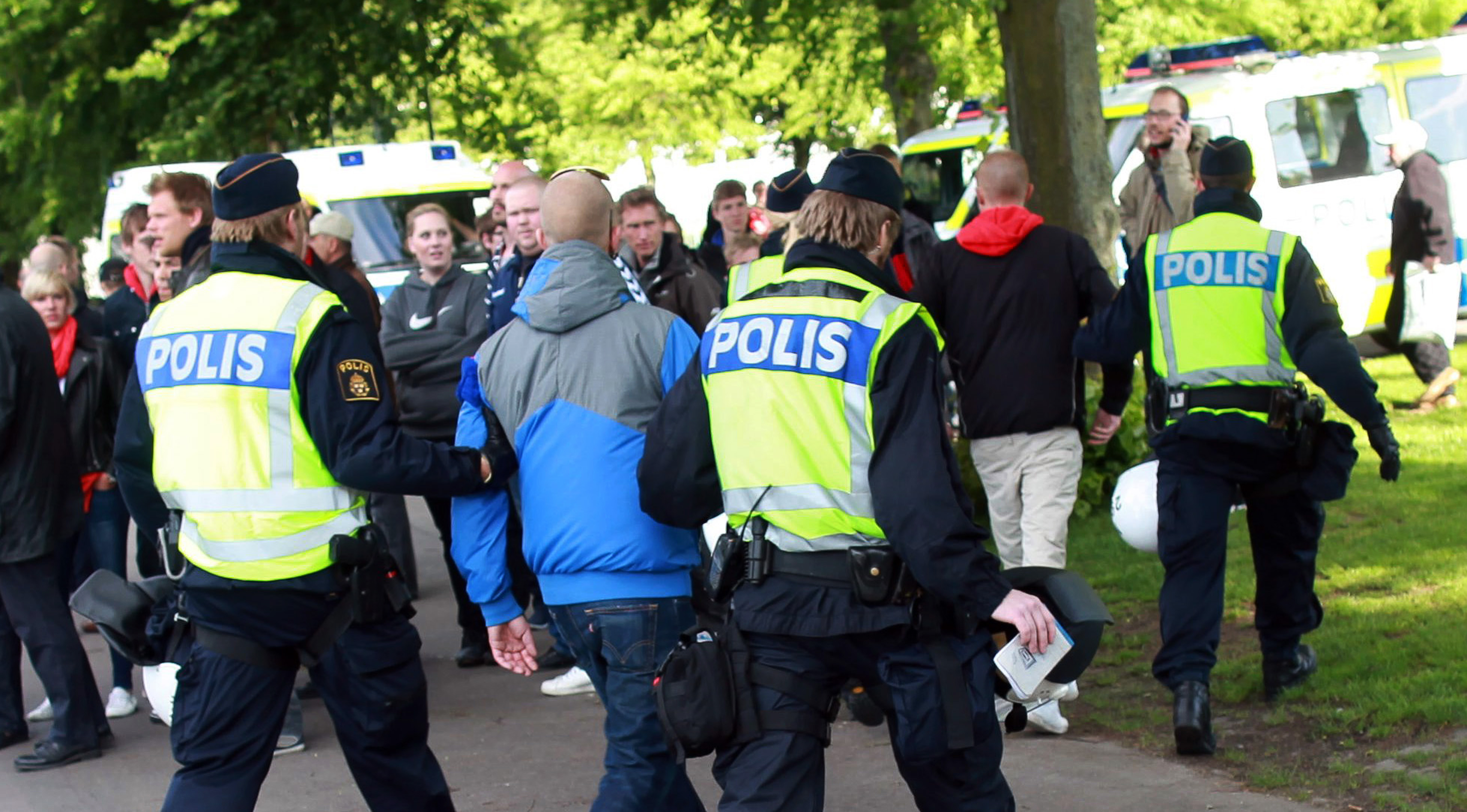 våld, huliganer, Sverigedemokraterna, Regeringen, Supportrar, Fotboll, Anmälningsplikt, Justitieutskottet