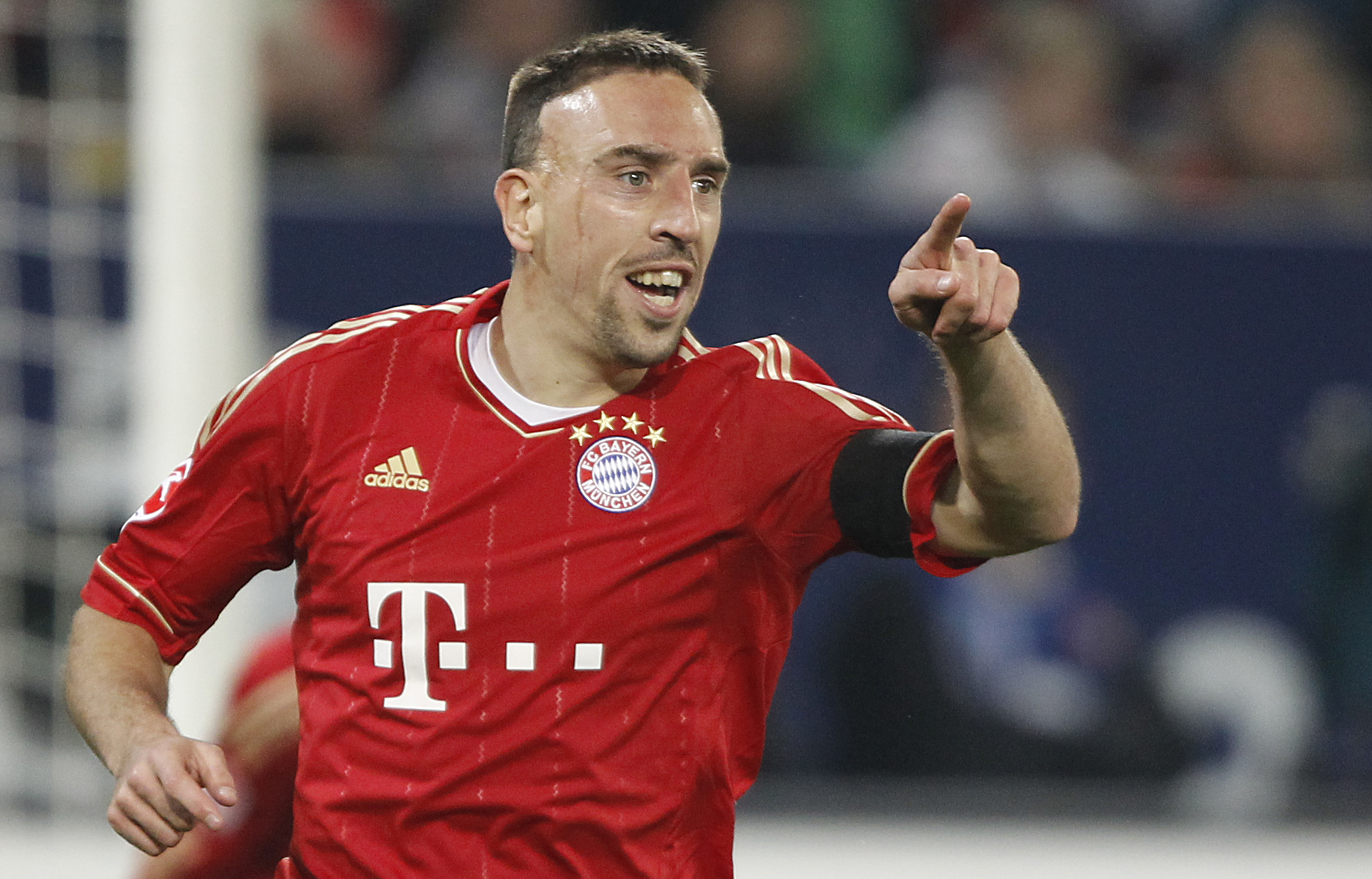 Frank Ribery stod för ett nytt mål när han blev stor matchvinnare för Bayern München hemma mot Augsburg.