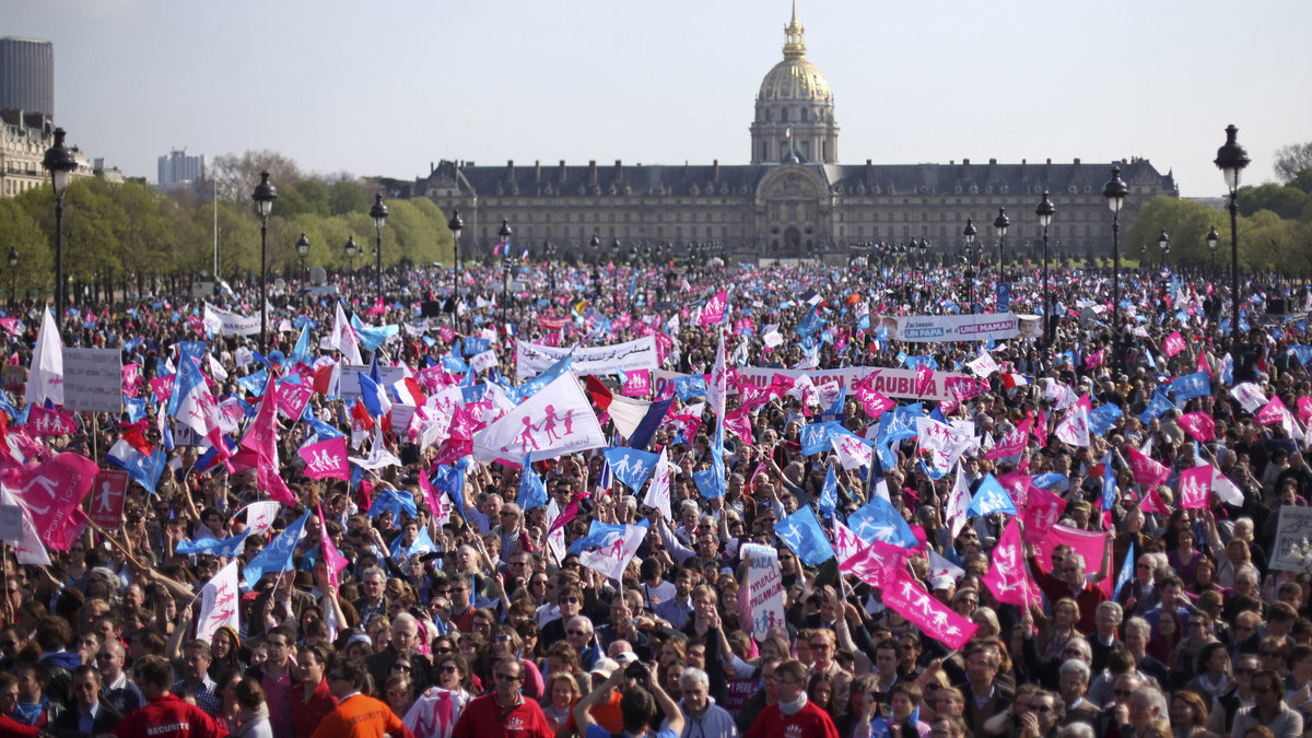 Så här många samlades i Paris för att demonstrera mot lagen i april.