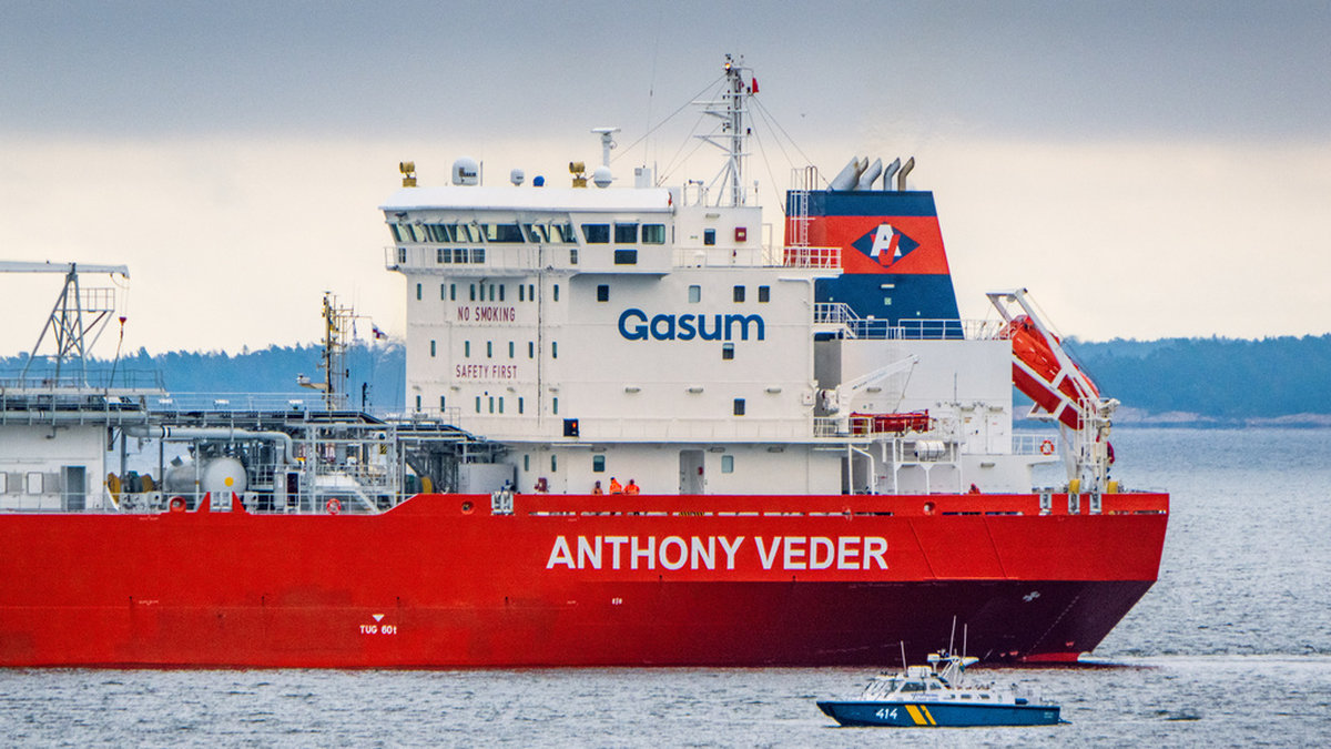 Rysk gas anländer till Nynäshamns hamn med fartyget ”Coral Energy”. Bild från februari förra året.
