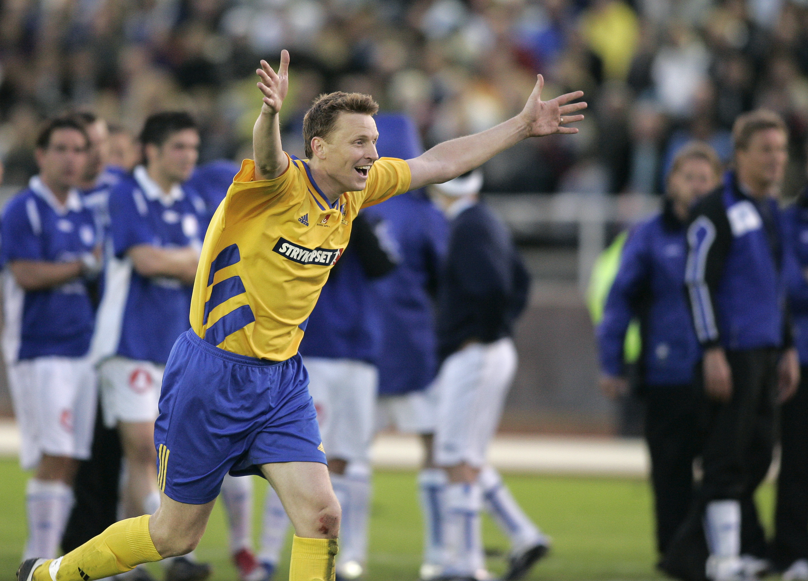 Kennet Andersson, som gjorde 31 mål i landslagströjan, tror att Zlatan gör hattrick och att Sverige vinner med 3–1.