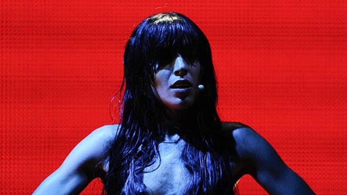 Loreen under mellanakten i Melodifestivalen år 2015. Då ville hon visa brösten. 