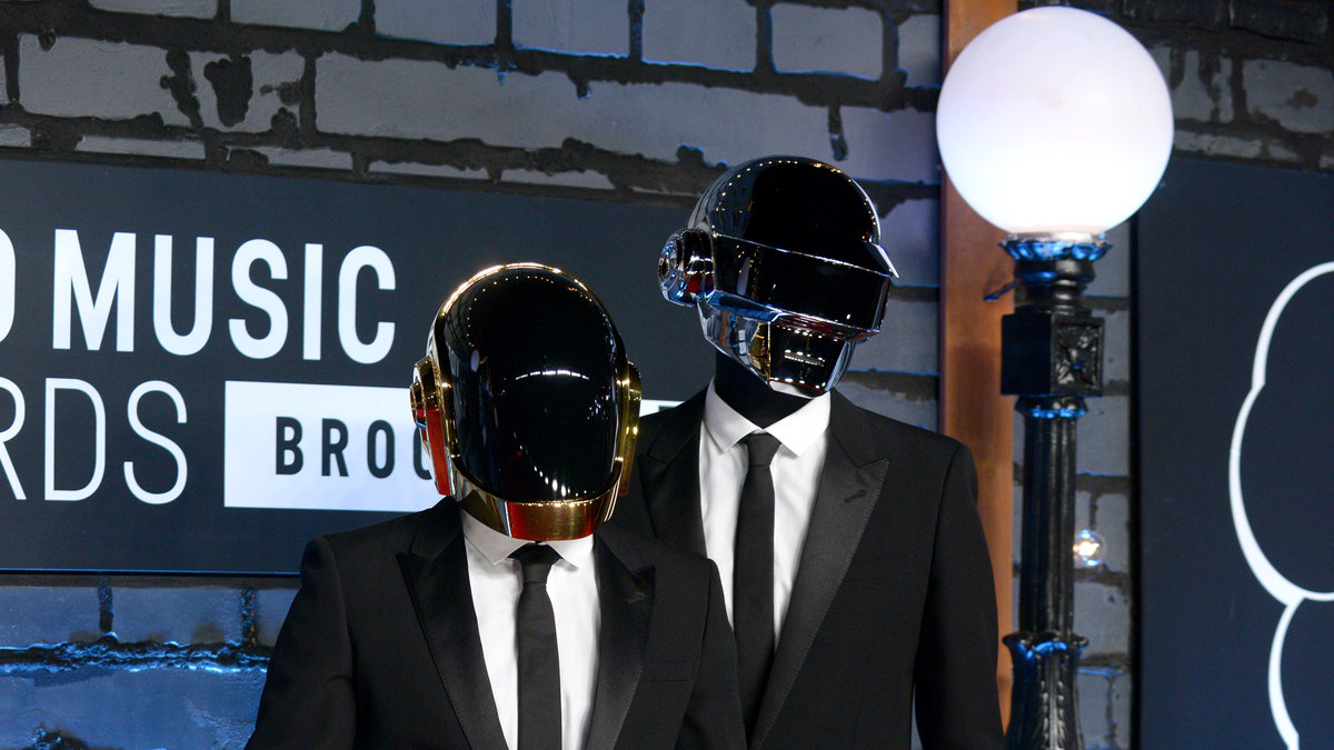 Daft Punk var som vanligt stiliga i sina Versace-kostymer, men det skulle vara kul att se dem i något nytt.