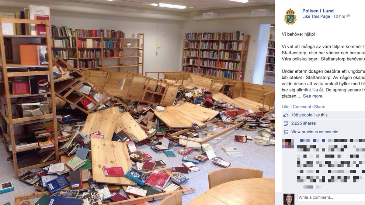 Bilden på det förstörda biblioteket har upprört många.