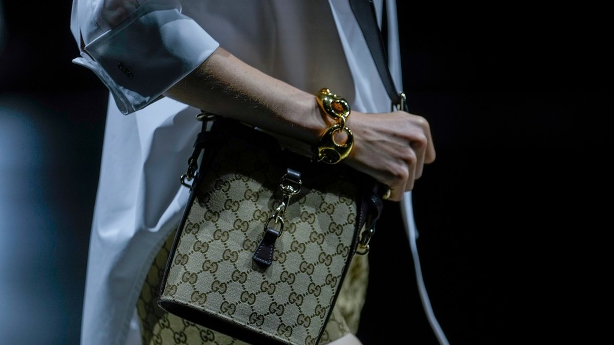 Gucci, populärt både på modevisningar i Milano (som på bilden) och i gängkriminella miljöer i Sverige. Arkivbild.