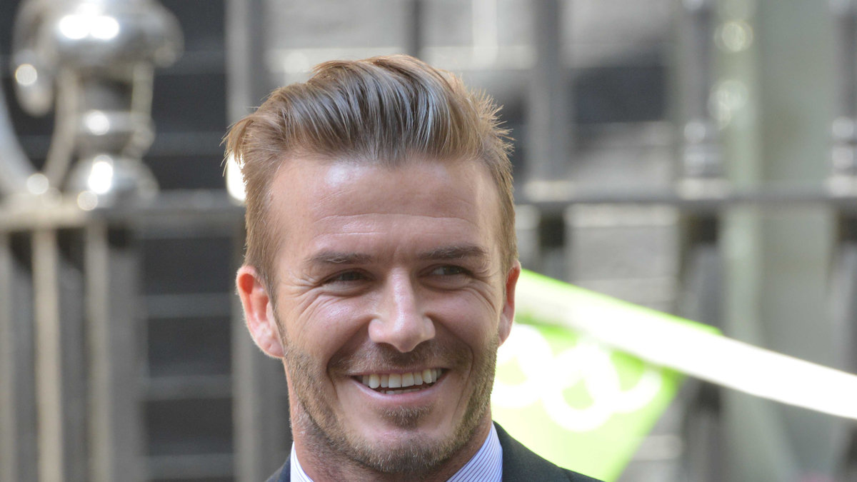 OS affischnamn David Beckham, som inte ens kommer delta i spelen, har en roll under invigningen. 